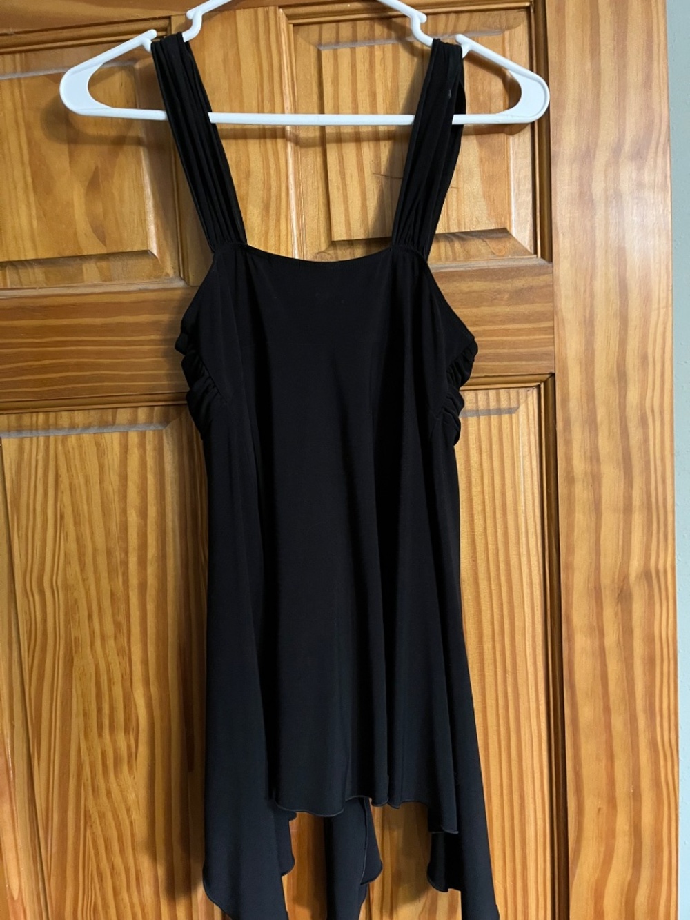 Black flowy tanktop - Picture 3 of 3
